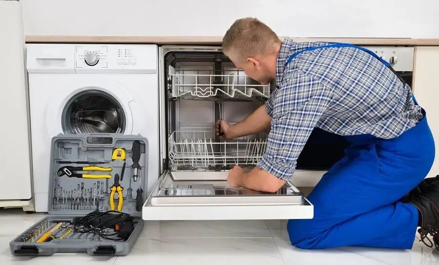 Sincan Vestfrost servisi teknisyen ekibi beyaz eşya tamiri yaparken